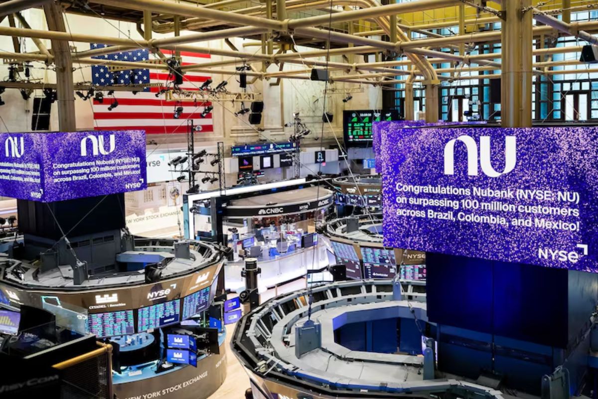 Nubank recebe aval para banco nacional nos Estados Unidos, avança em licença bancária e afirma manter foco estratégico na América Latina.