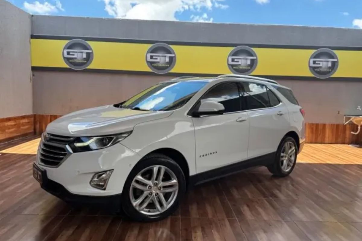 Chevrolet Equinox 2.0 turbo aparece como usado com Tabela FIPE perto de R$ 113 mil, porta malas de 468 litros, seis airbags e motor 2.0 turbo semelhante ao do Camaro, segundo a base.