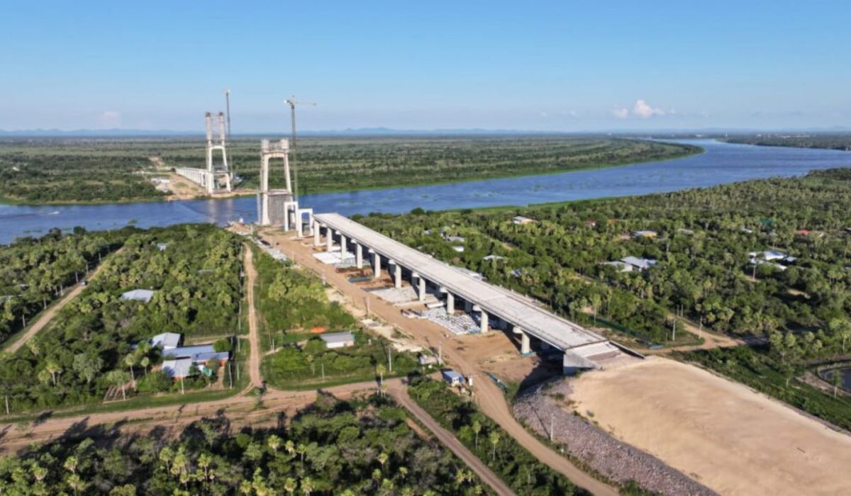 Ponte entre Brasil e Paraguai integra a Rota Bioceânica e pode reduzir em até 15 dias o transporte de cargas da Ásia ao país. (Imagem: Reprodução/RotaBioceânica)