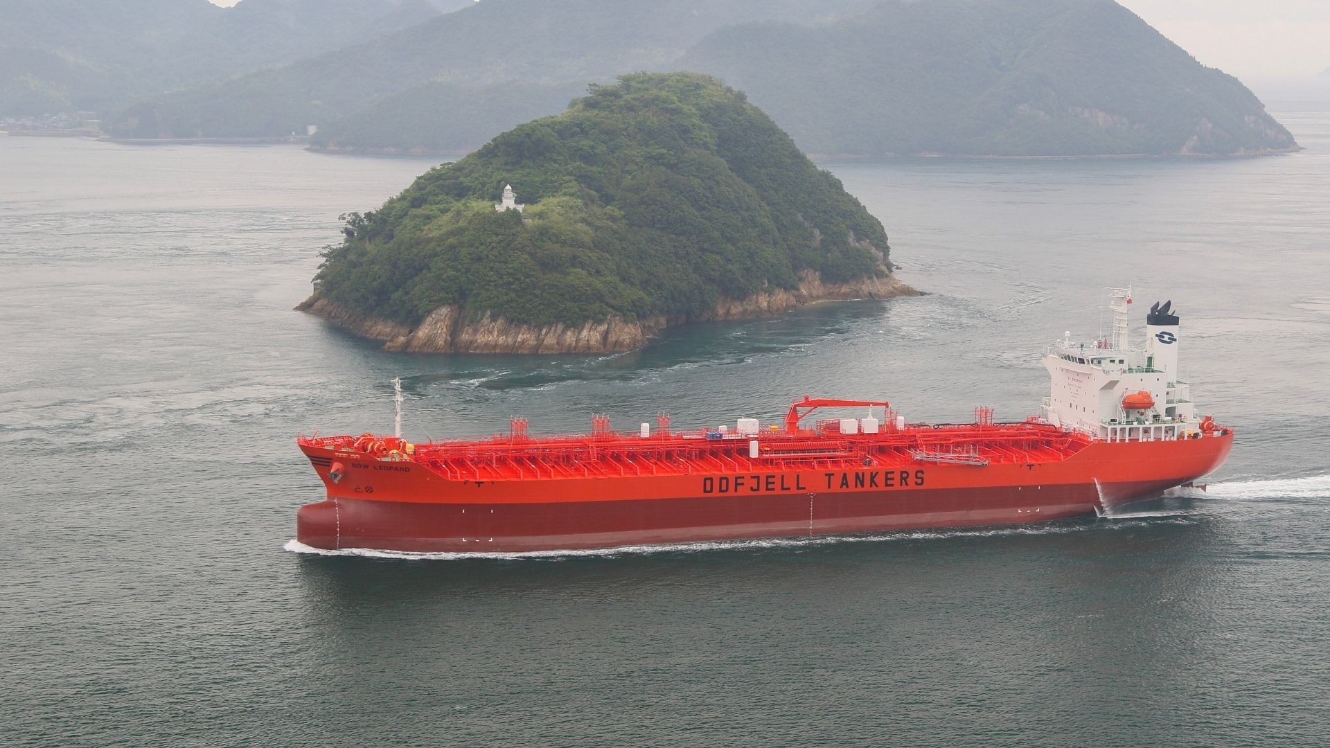 Navio-tanque da Odfjell navega em área costeira durante operação marítima internacional com uso de combustível bunker VLS B24 com conteúdo renovável fornecido pela Petrobras