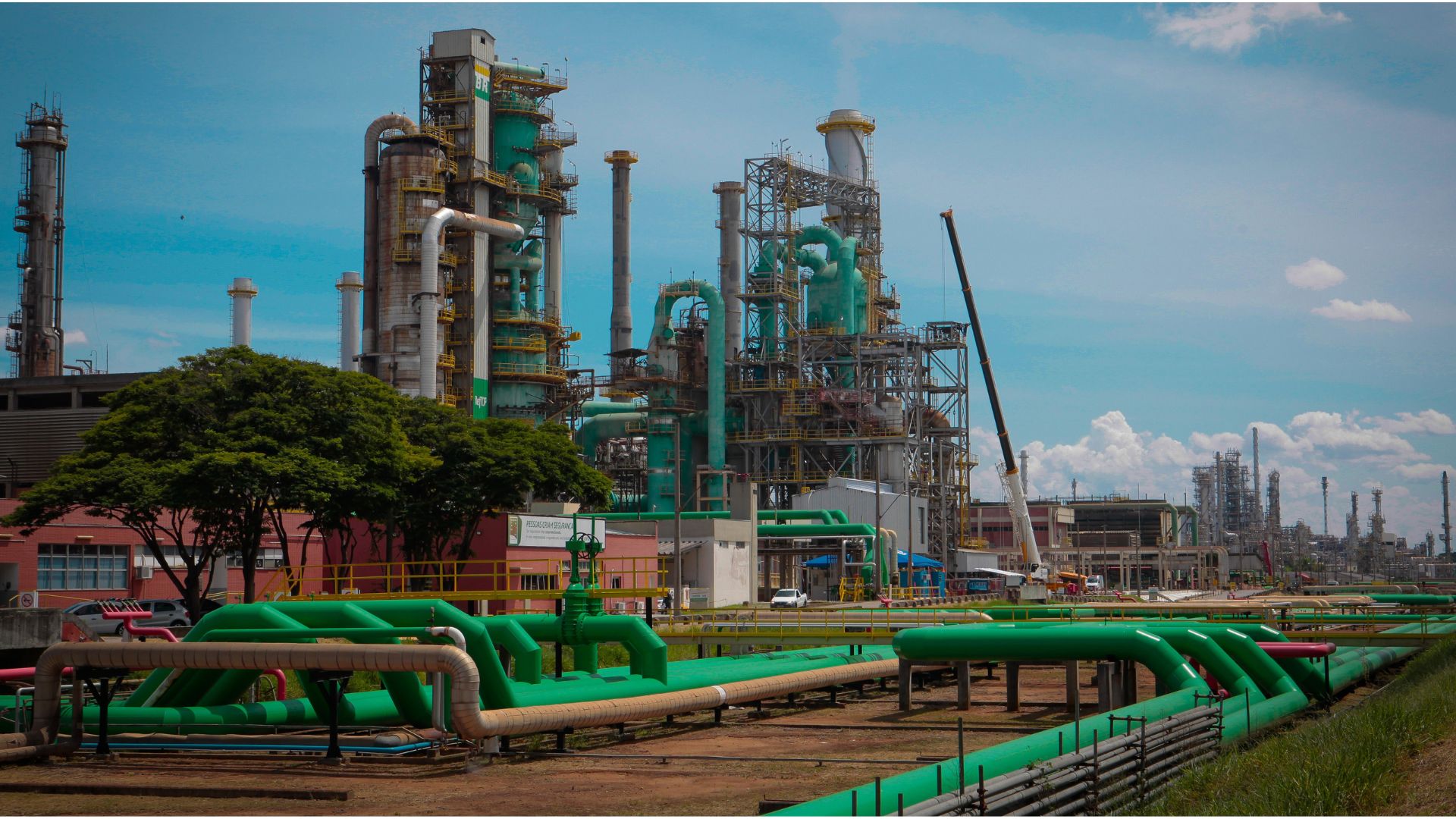 Refinaria Henrique Lage (Revap), em São José dos Campos, com unidade de hidrotratamento modernizada para ampliar a produção de diesel S-10 após autorização da ANP.