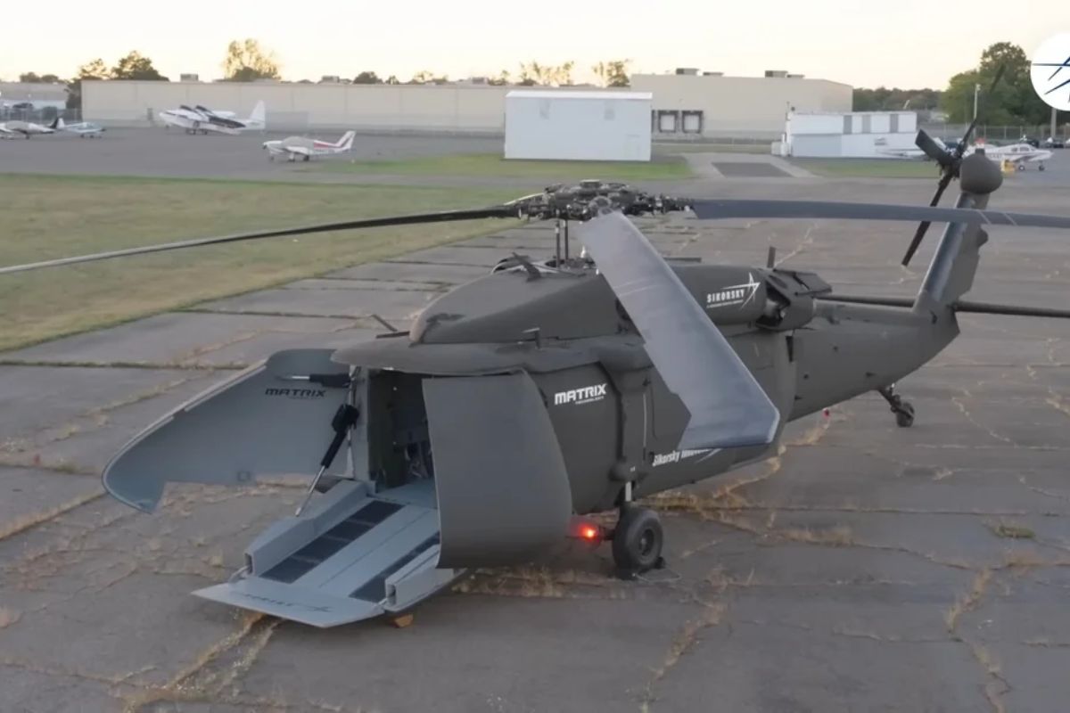 U-Hawk autônomo transforma o Blackhawk em helicóptero autônomo, lança drones militares e redefine a aviação militar a partir de 2026.