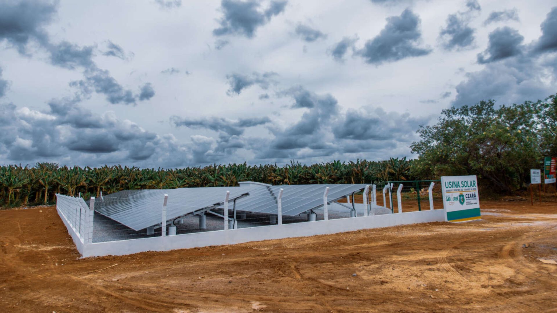 Usina solar do Projeto São José instalada na zona rural de Limoeiro do Norte, no Ceará, com placas fotovoltaicas destinadas ao atendimento da agricultura familiar.