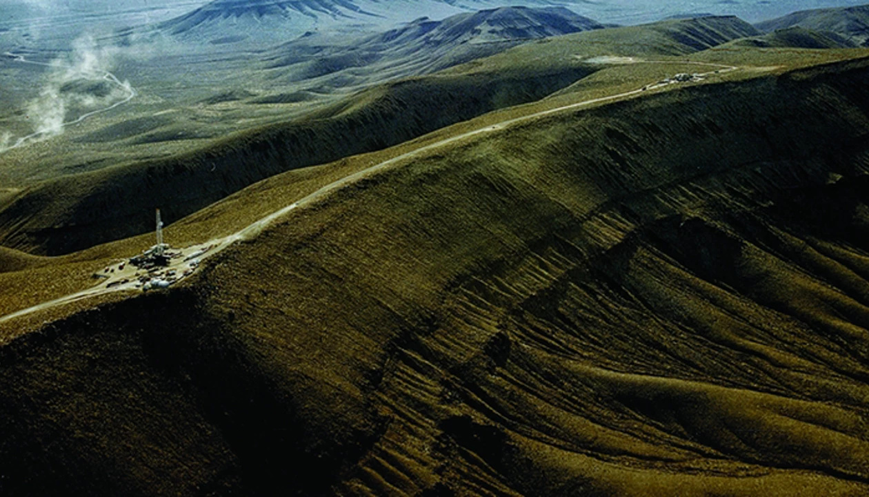 Os EUA escavaram mais de 8 km de túneis a 300 metros de profundidade dentro do tufo vulcânico de Yucca Mountain para testar um depósito nuclear capaz de isolar combustível usado por até 10.000 anos