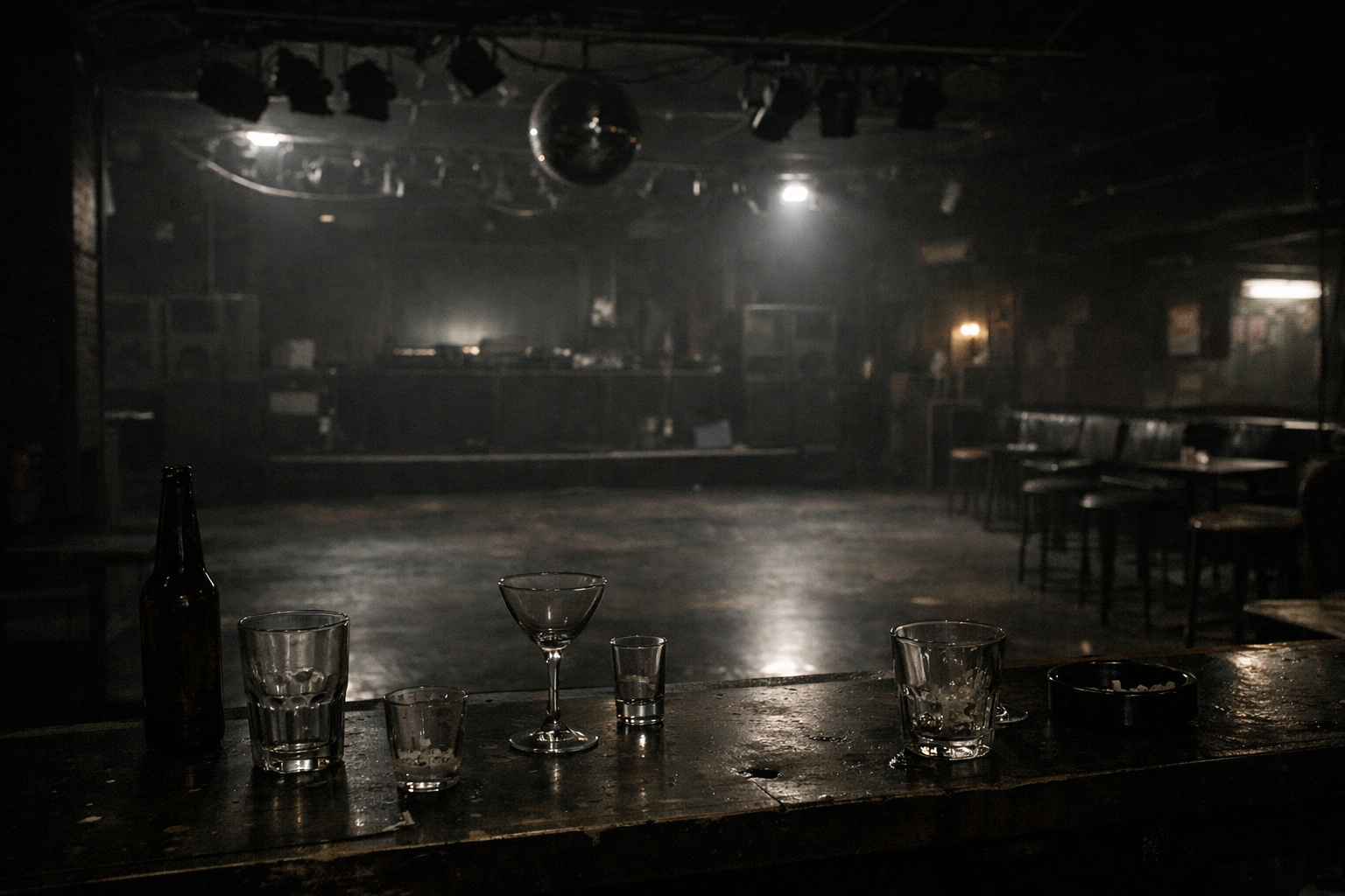 Boate vazia simboliza o declínio da vida noturna tradicional