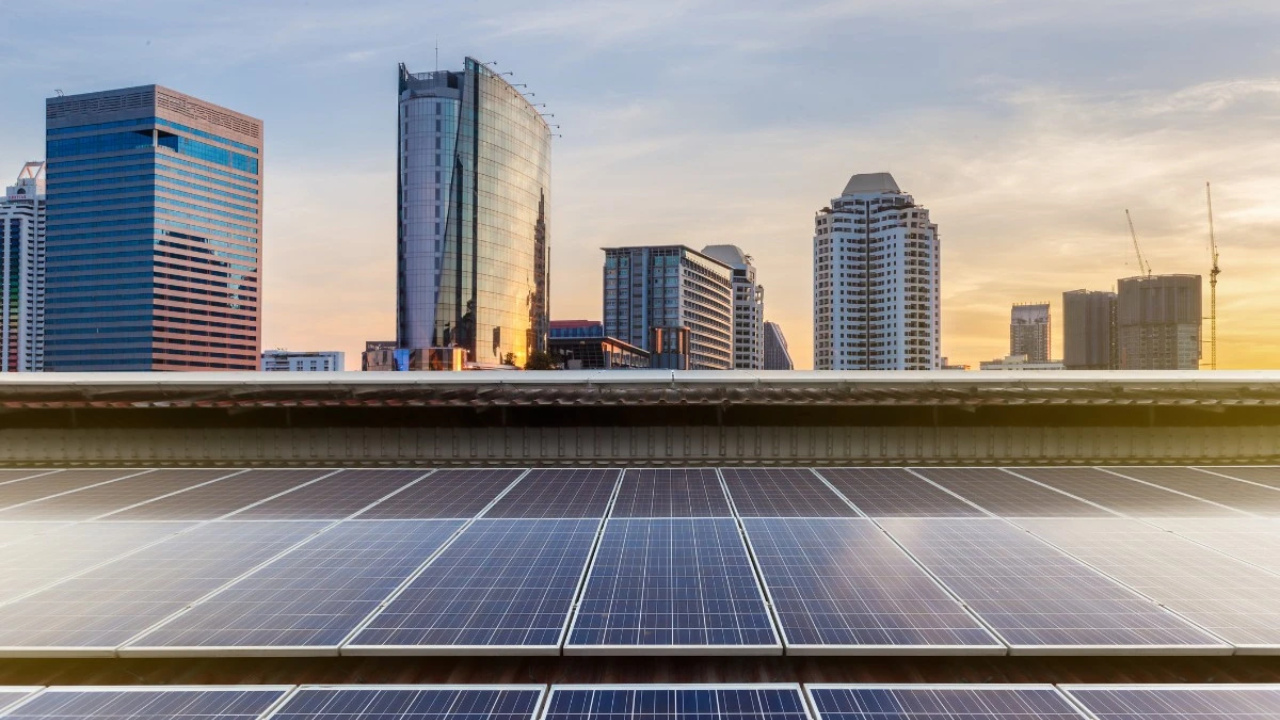 Com 59% da matriz baseada em energias renováveis, São Paulo supera a média nacional e se destaca com crescimento expressivo da energia solar distribuída, segundo o BEESP 2025.