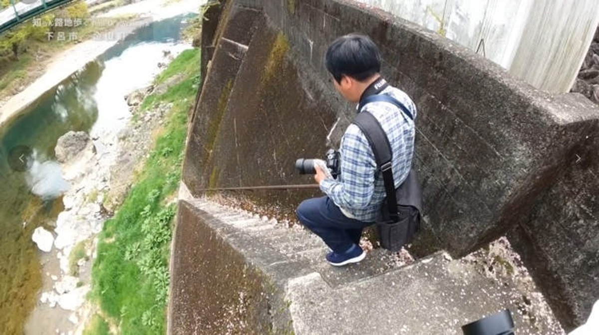 Escada quase vertical no Japão, construída nos anos 1960 em dique de 10 metros, viraliza nas redes e levanta alertas de segurança.