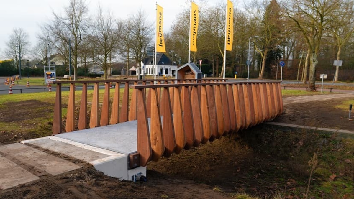 Ponte nos Países Baixos usa concreto neutro em carbono, substitui 30% do cimento e sequestra quase 66 kg de CO2.