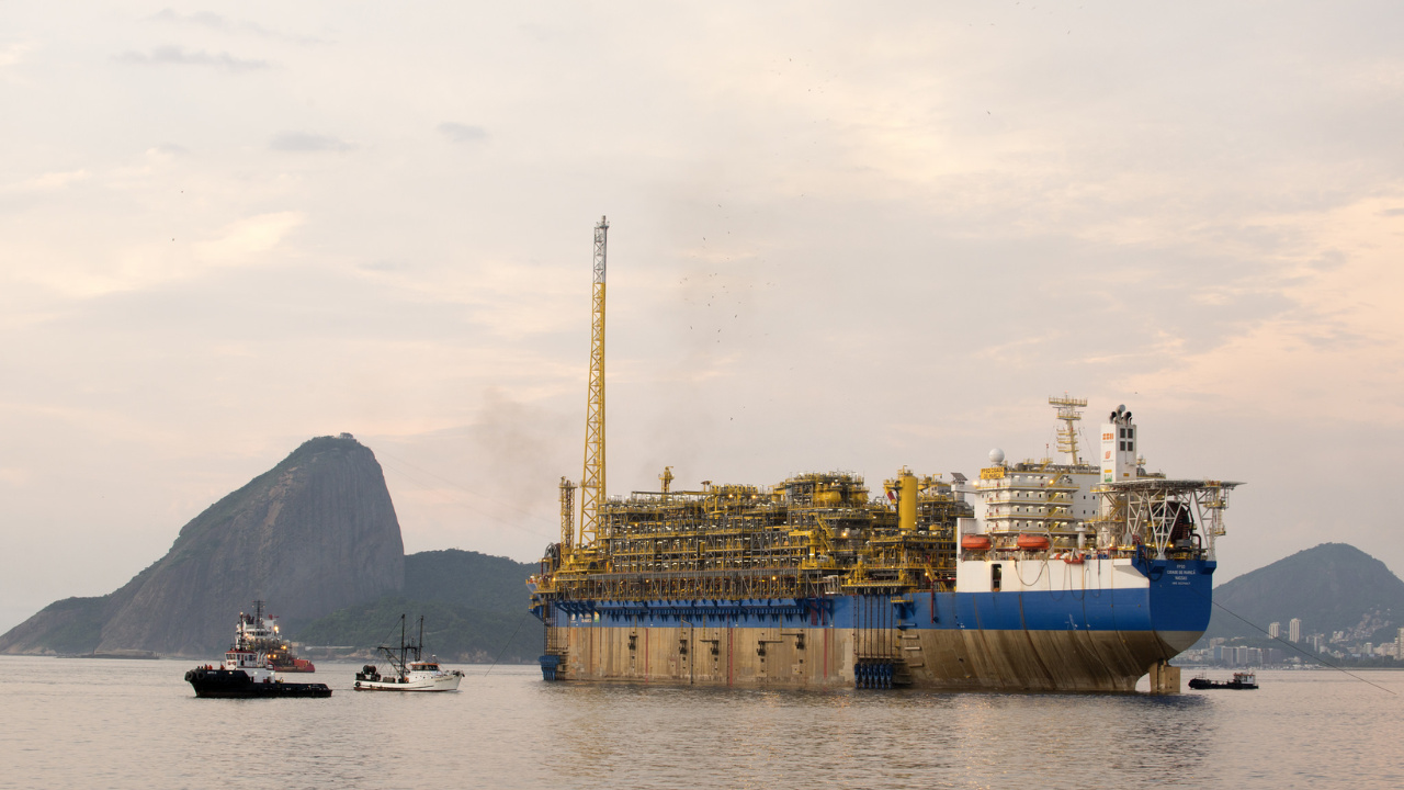 Impulsionada pelos royalties do petróleo do Campo de Lula, Maricá se consolida como a quarta cidade mais rica do Brasil, com alto PIB e forte impacto na qualidade de vida da população.