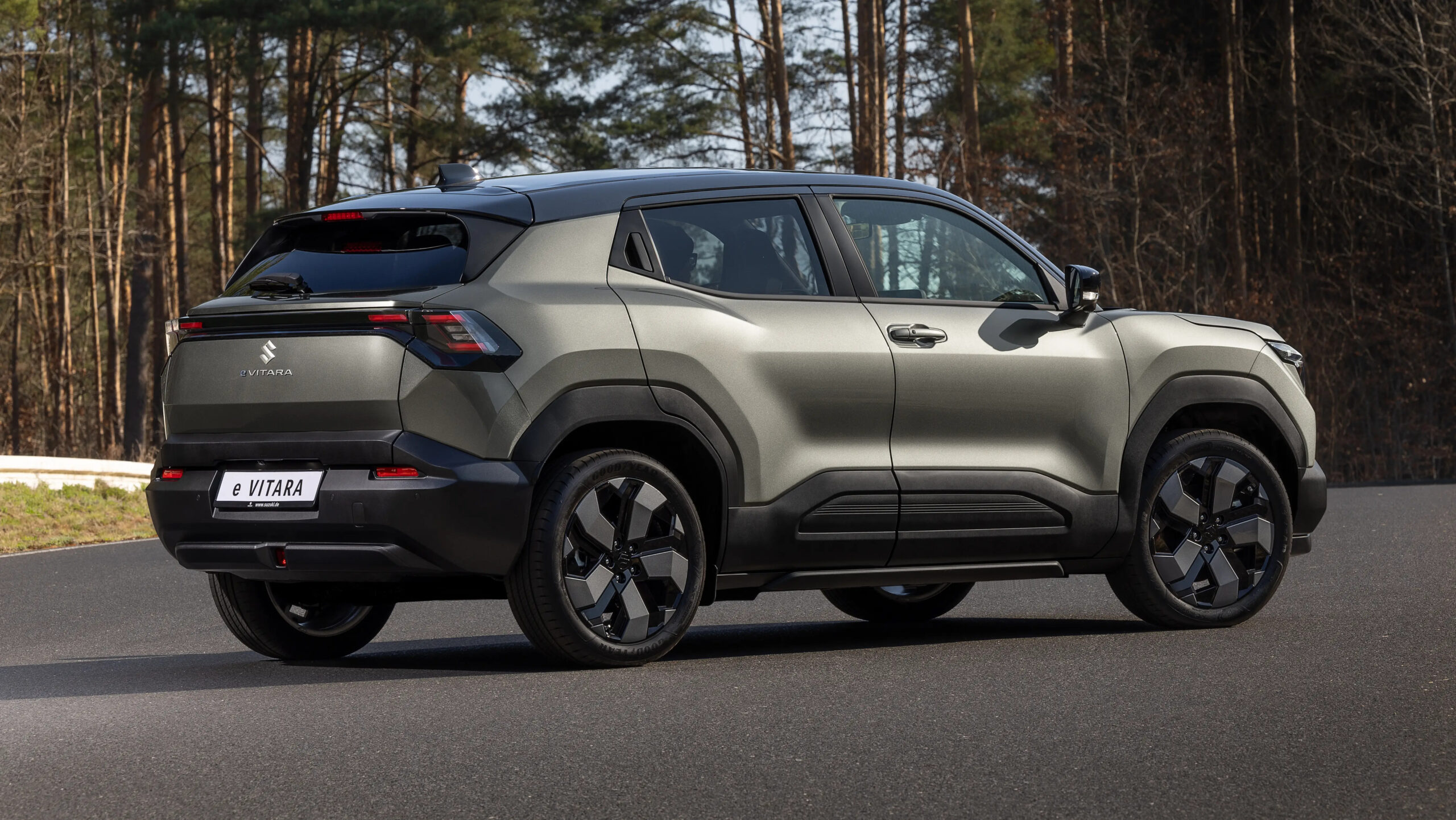 Com dois motores elétricos, tração 4×4 AllGrip-e e bateria fornecida pela BYD, o Suzuki Vitara elétrico estreia no Brasil como a aposta mais ousada da marca