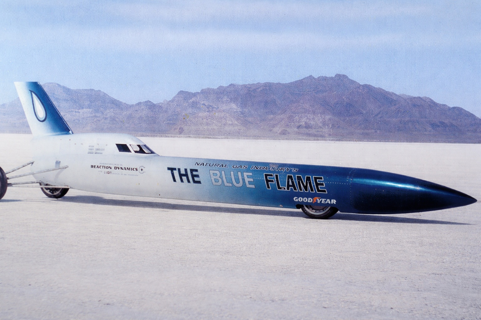Tinha motor a jato, queimava combustível como um caça supersônico e cruzou 1.014 km/h no deserto: o carro que redefiniu os limites da velocidade terrestre