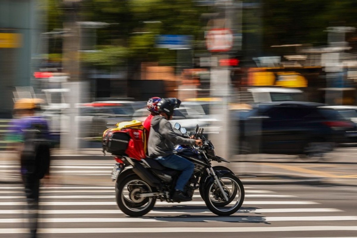 Isenção de IPVA para motos de até 180 cilindradas atinge 4,4 milhões de veículos em São Paulo após alta de 33% em 10 anos.