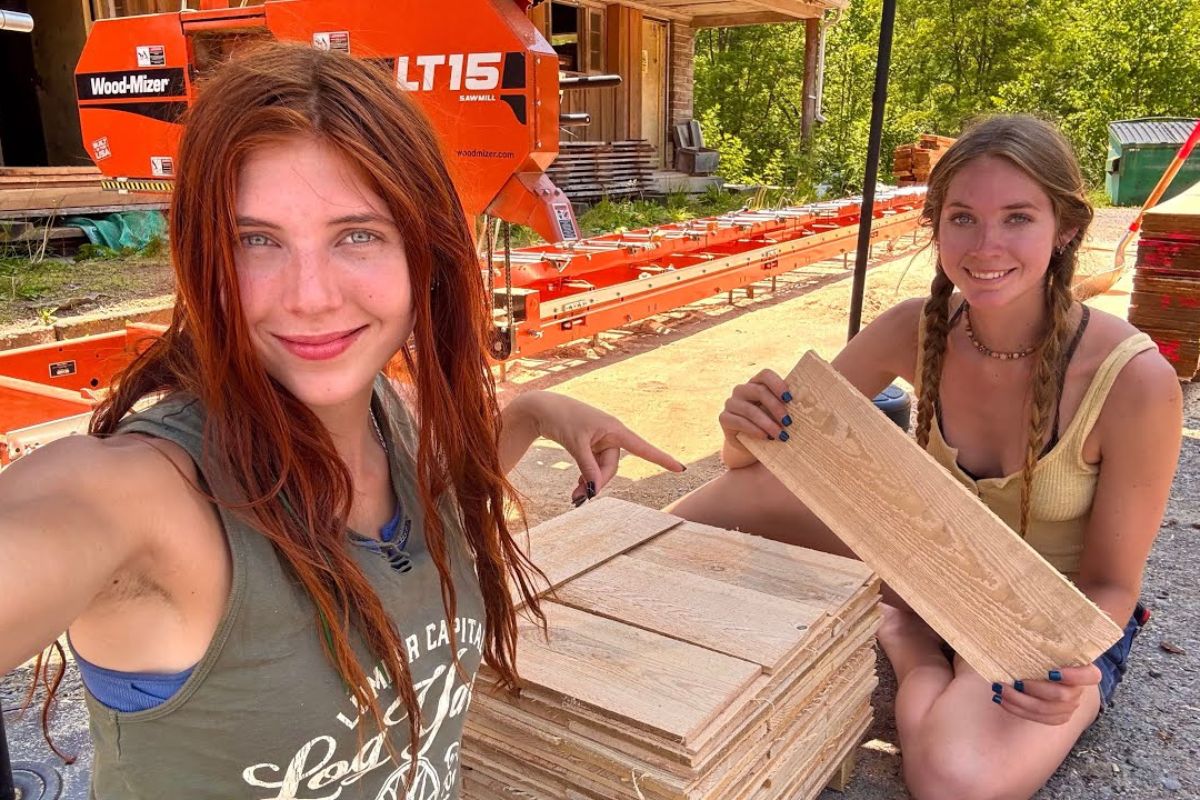 O processo das telhas artesanais começa na madeira bruta, passa por alto desperdício, exige empilhamento técnico em cada pacote e explica por que essas coberturas duráveis custam mais do que parecem à primeira vista.