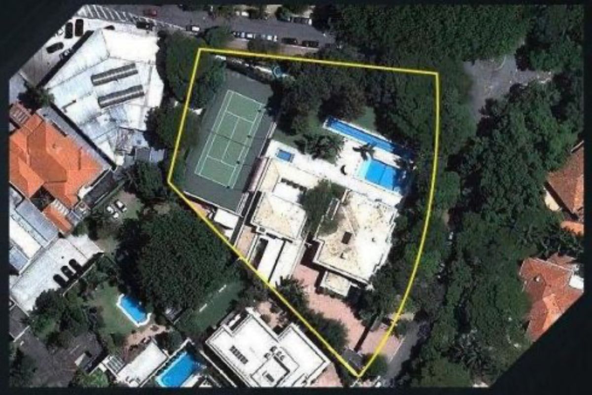 Casarão de R$ 250 milhões no Jardim América, em São Paulo, que foi de Abílio Diniz, muda de dono e passa a Joesley Batista, reacendendo leituras sobre valor, reposicionamento e o significado de um endereço entre os mais caros do país.