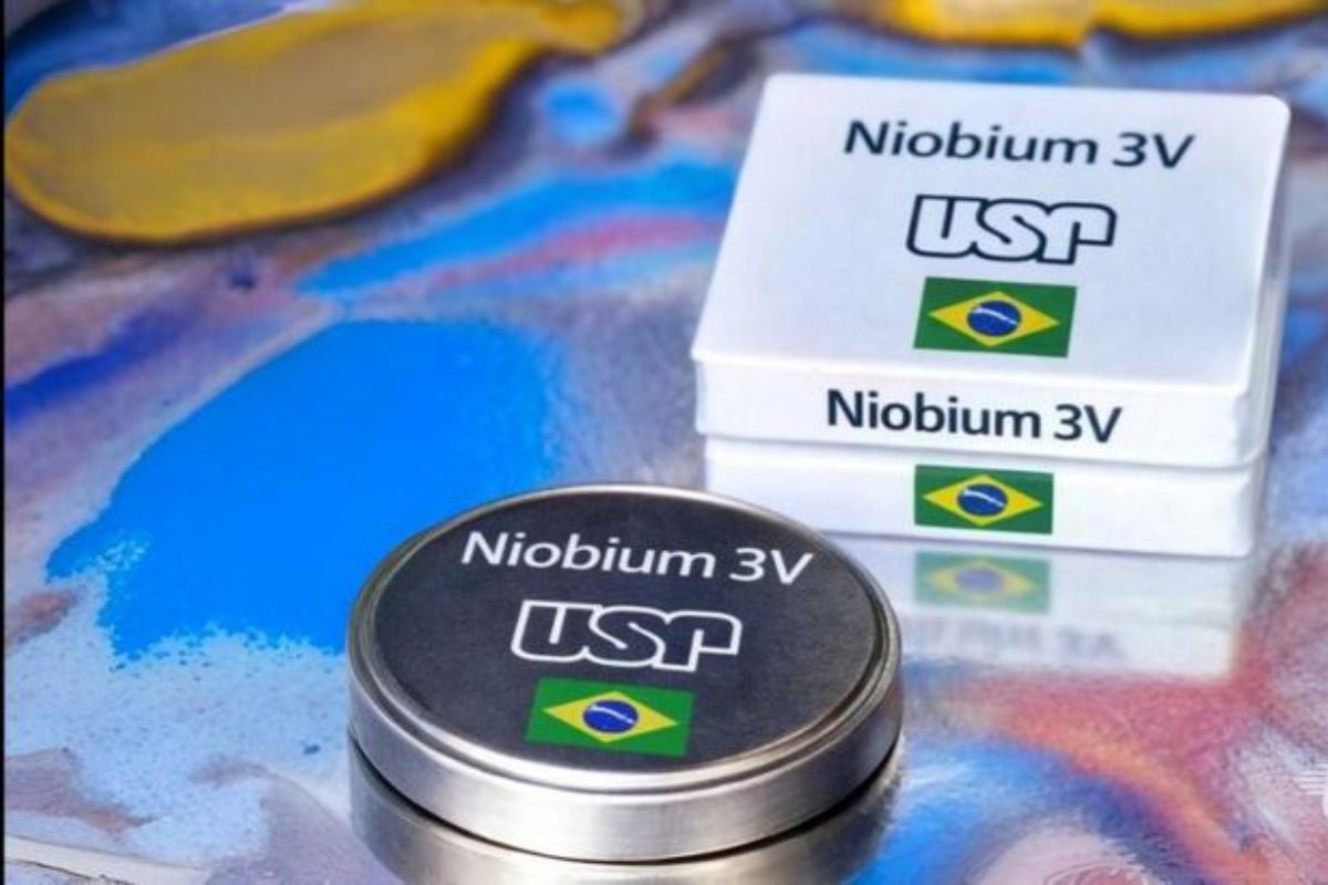 cientistas da USP criam bateria de nióbio com alta densidade e menor dependência de lítio; avanço reforça liderança brasileira.