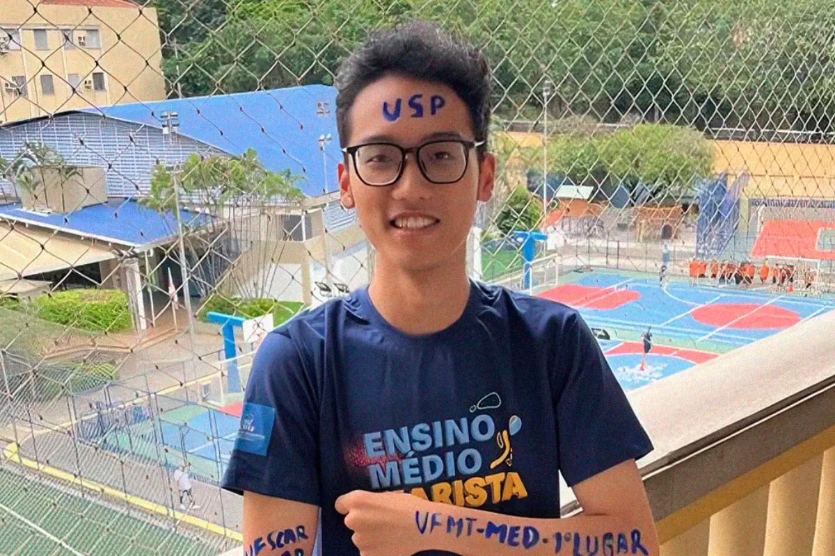 Jovem domina vestibular com método de estudo estruturado, estratégia no Enem e treino com Fuvest para alcançar aprovações de destaque. imagem: Colégio Marista Glória (divulgação)