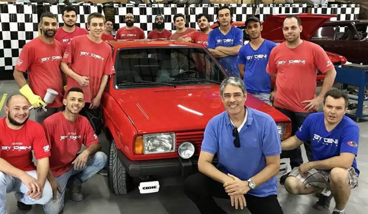 William Bonner é tema da série “Máquinas do Tempo”, de Ernesto Paglia, sobre antigomobilismo e carros da coleção no museu Carde. (Imagem: Divulgação/Maxicar)