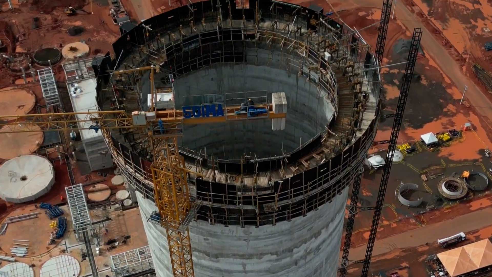Gigante de concreto de 160 metros vira símbolo do Projeto Sucuriú e coloca Inocência no mapa da celulose com obra de US$ 4,6 bilhões e logística internacional