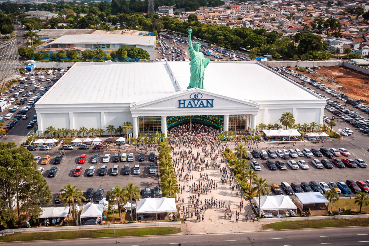 Havan abre a 190ª loja em Curitiba com megaloja e Luciano Hang, ampliando expansão e promessa de 200 megalojas.