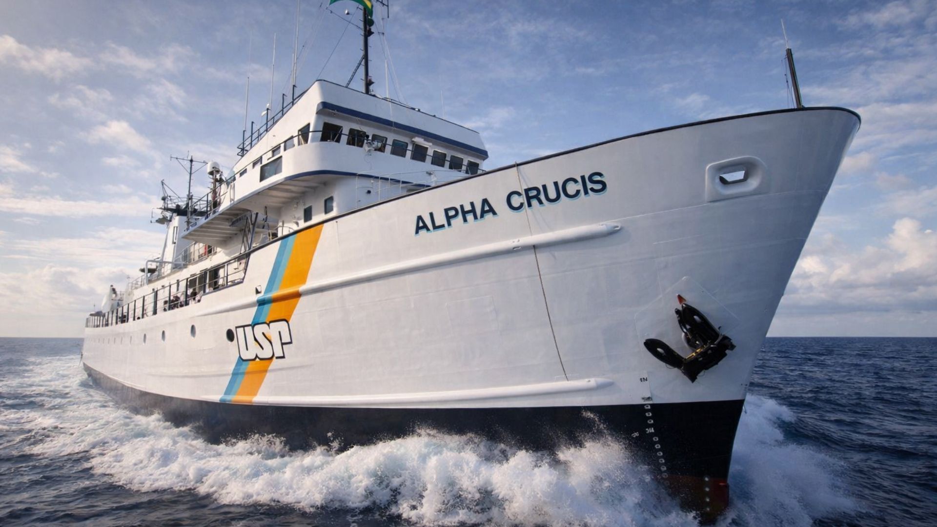 USP doa navio de pesquisa à Marinha e mantém embarcação antiga parada, enquanto FAB investe R$ 1,8 milhão em drones militares com câmeras térmicas.