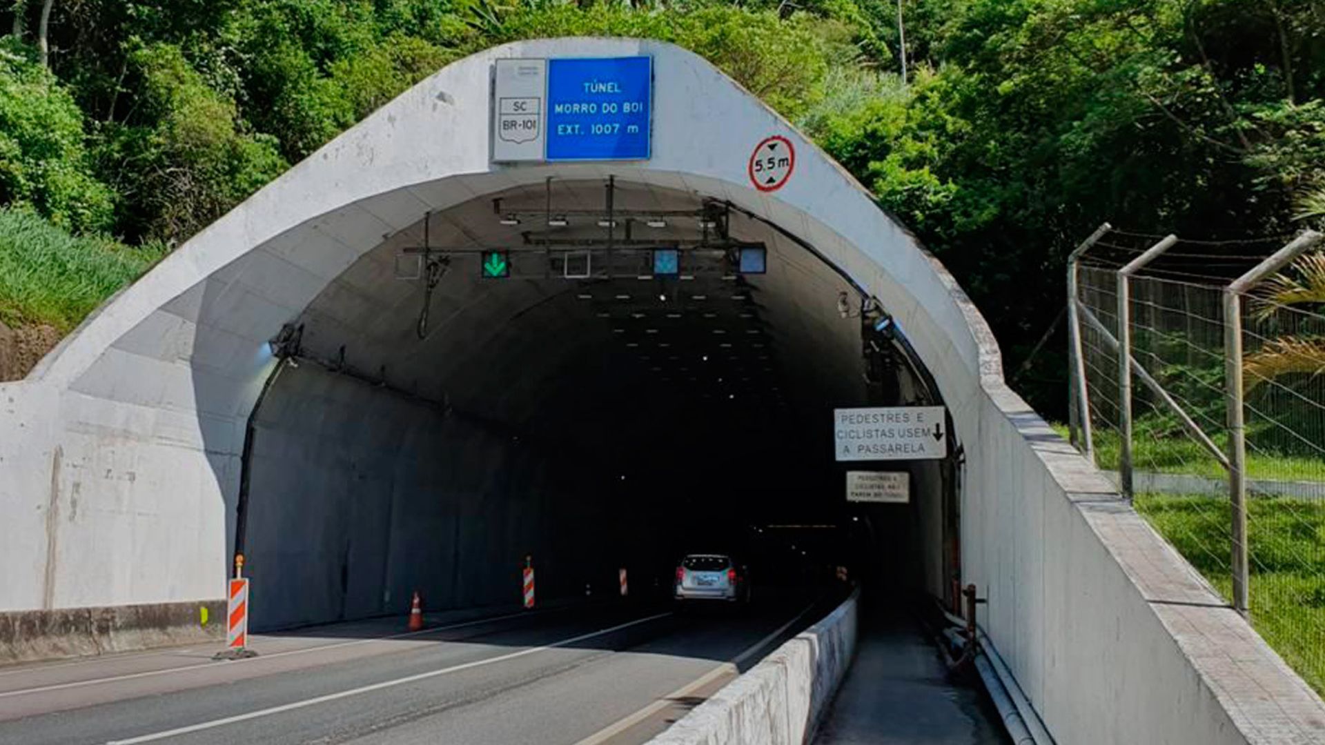 Túnel do Morro do Boi, na BR-101, recebe automação, sensores e sistemas de segurança que elevam o controle e reduzem riscos no litoral de SC.