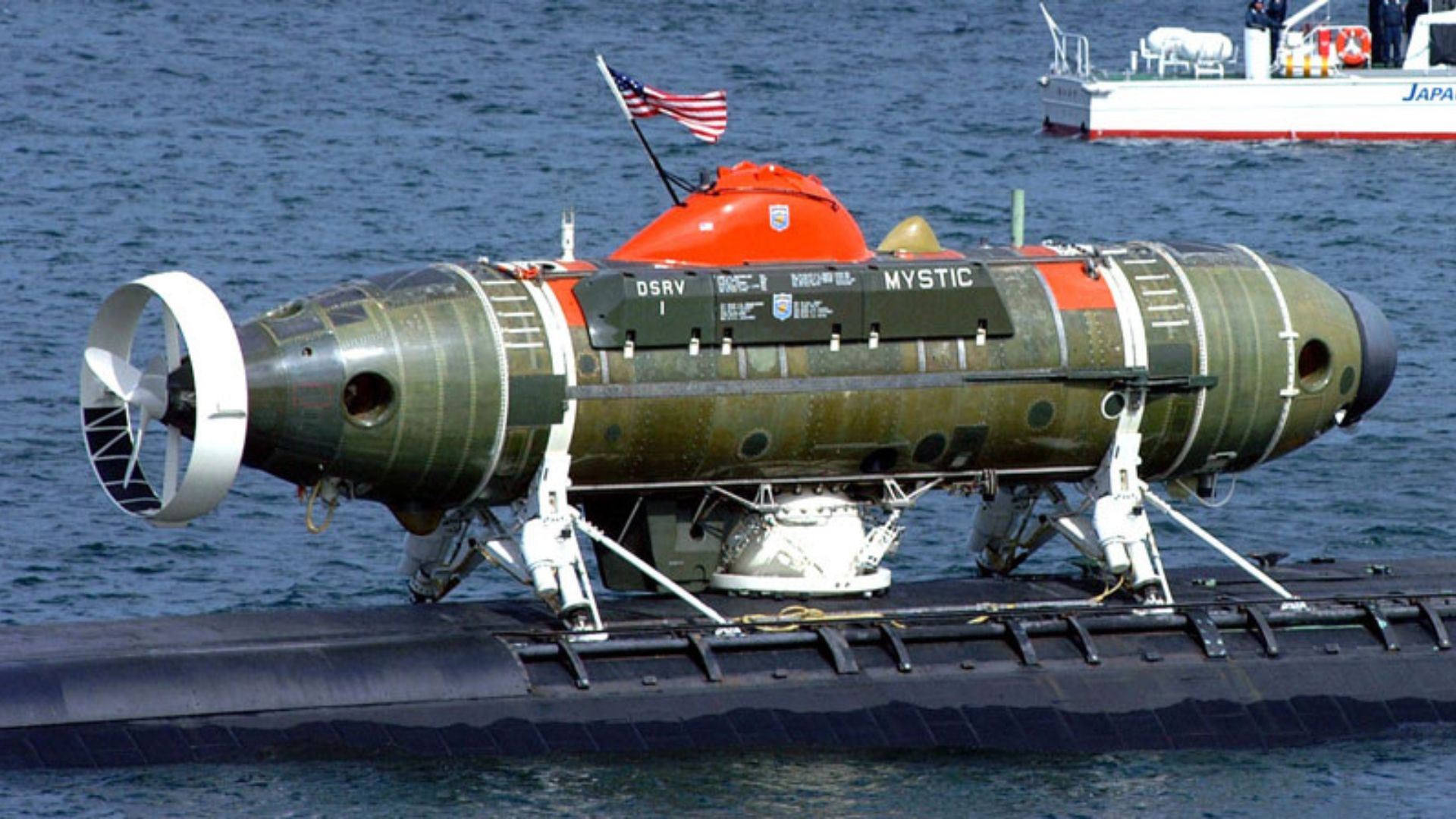 Conheça o DSRV-1 Mystic, minisub de resgate da Marinha dos EUA com acoplamento hermético, 24 lugares e mergulho a 1.500 metros de profundidade.