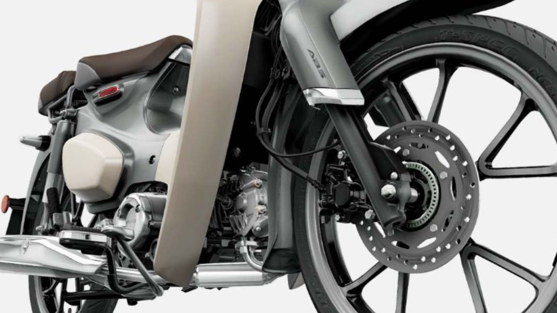 Honda Super Cub C125 2026 mantém motor 124 cc, faz 67 km/l no padrão WMTC e custa £ 3.999 no Reino Unido. Veja consumo, autonomia e ficha técnica.