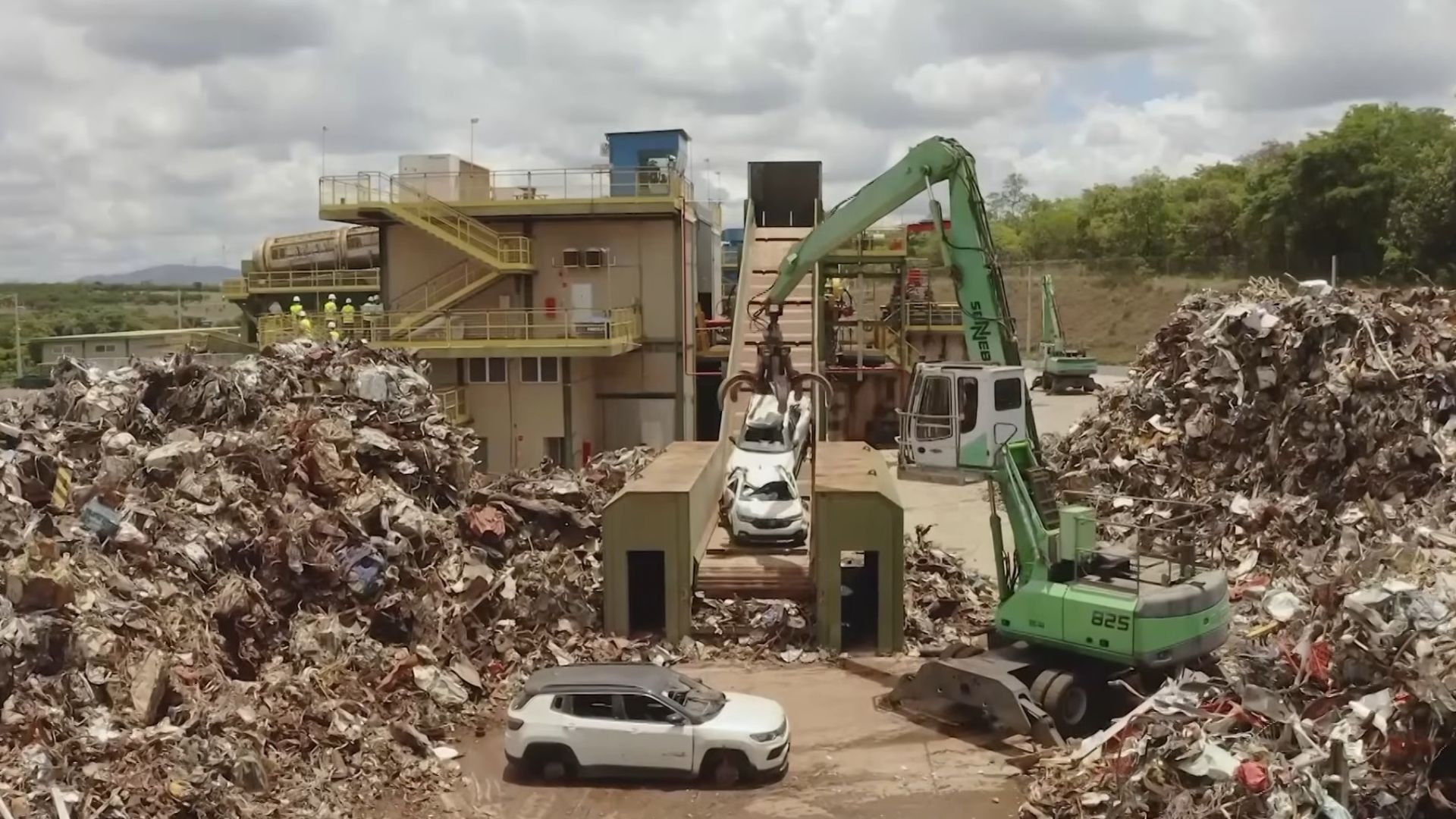 Fábrica de 80 mil m² em Minas vai triturar 300 mil carros por ano e produzir até 120 toneladas de sucata por hora para siderúrgicas.