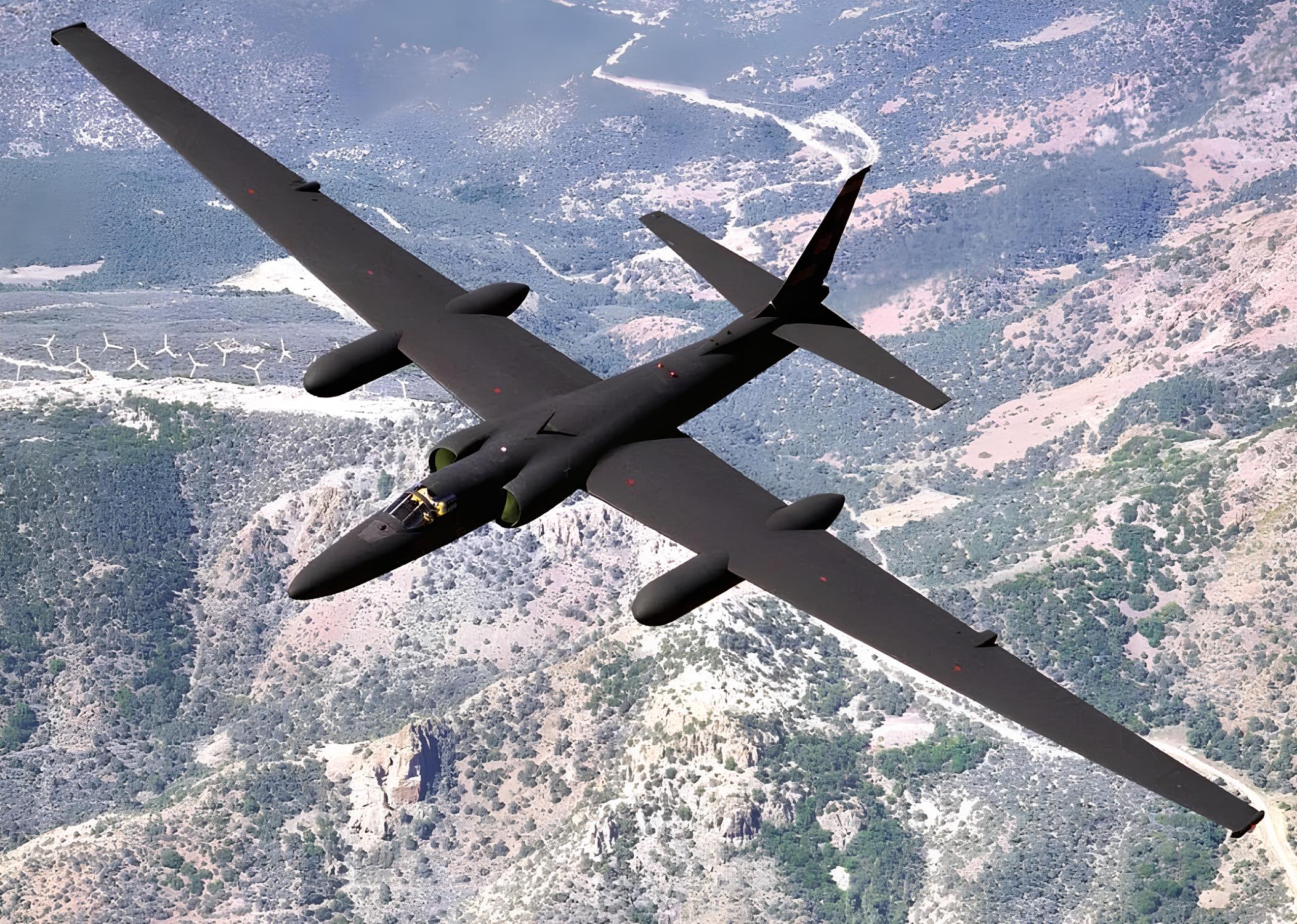 Voando acima de 21 mil metros de altitude, com envergadura de 31 metros e mais de 60 anos de serviço ativo, o Lockheed U-2 redefiniu a espionagem aérea, operou acima das defesas inimigas e moldou decisões estratégicas durante toda a Guerra Fria
