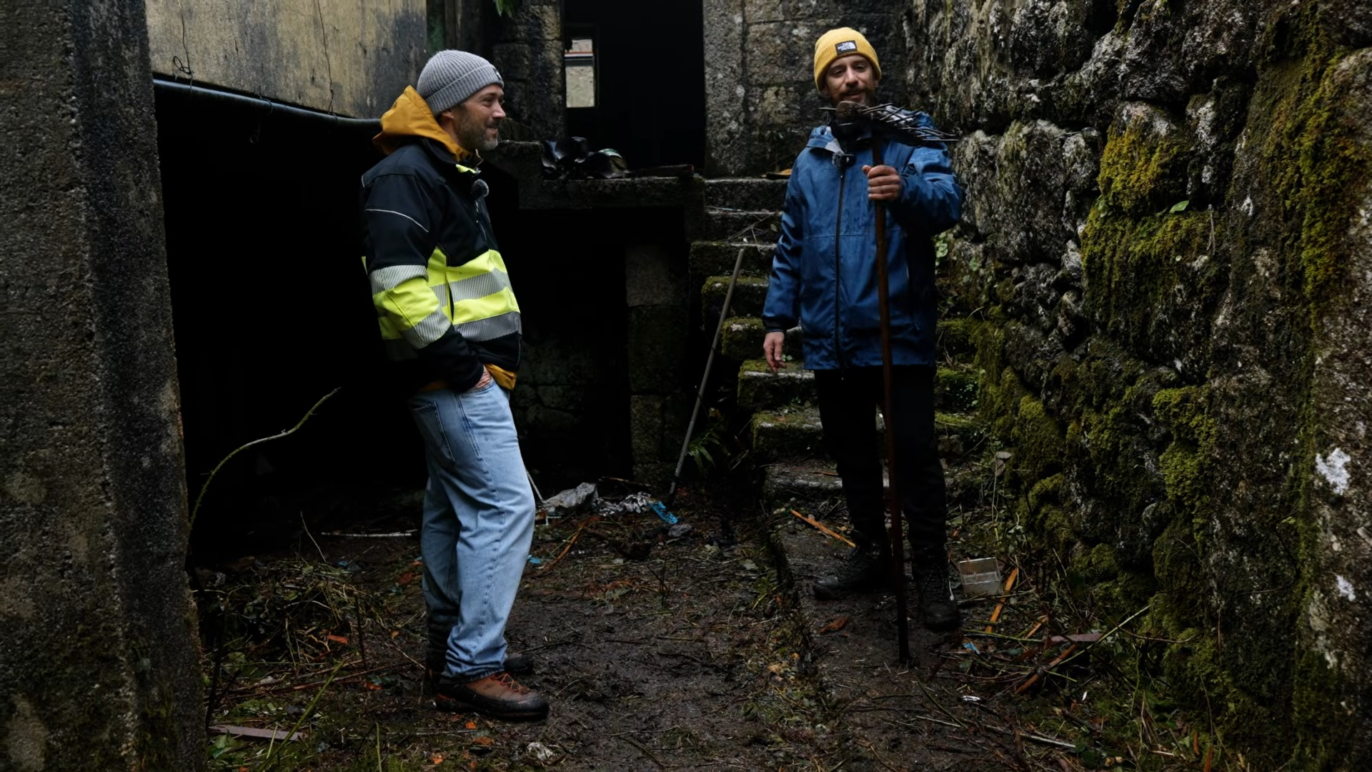 Com 830 metros de extensão sobre um vale profundo, a Espanha moderniza um viaduto da alta velocidade durante a madrugada, executa obras pesadas em poucas horas e devolve a linha pronta antes do amanhecer