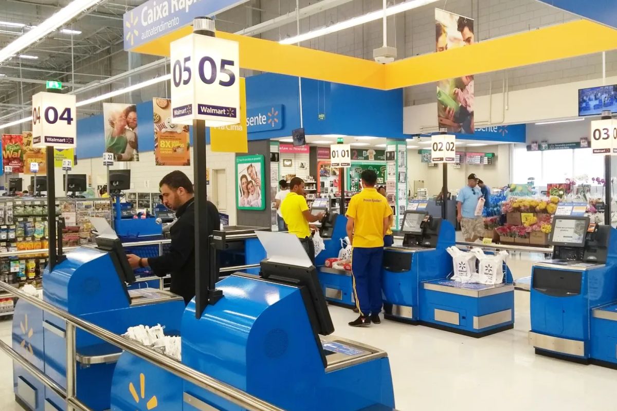 O supermercado mais valioso do planeta, Walmart, combina inteligência artificial, logística automatizada e e-commerce para sustentar US$ 1 trilhão de valor de mercado e expandir entregas, marketplace e publicidade em 2026.