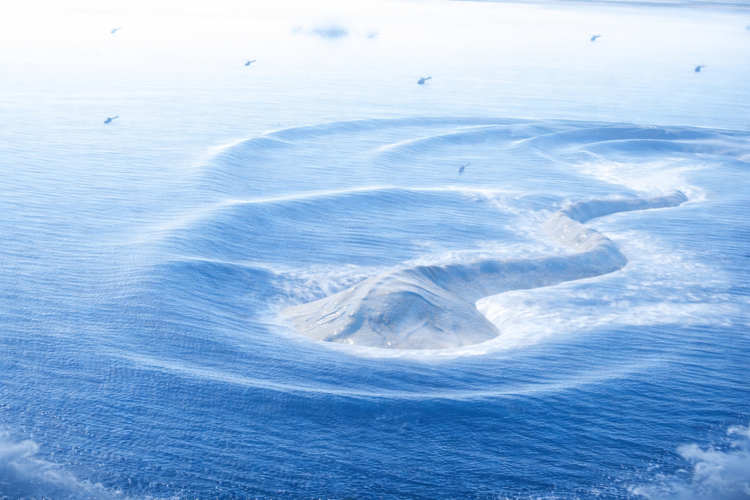 O som mais alto já detectado no oceano continua sem explicação 28 anos depois: 'The Bloop' de 1997 foi ouvido a 5.000 km de distância, é mais potente que baleia-azul, e ninguém sabe o que causou