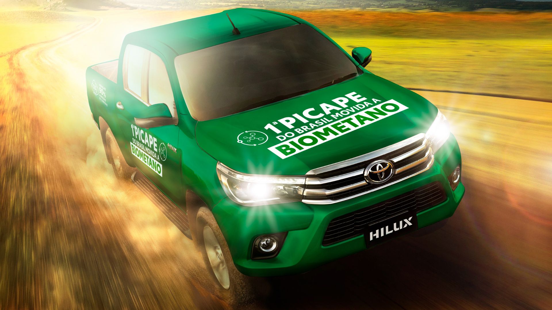 Picape Toyota Hilux movida a biometano em teste no Brasil como parte de pesquisas em combustíveis renováveis