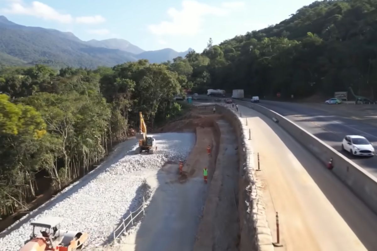Triplicação da BR-277 promete destravar Serra do Mar, ligar Paranaguá a Foz com menos filas, R$ 10,8 bi em obras, financiamento BNDES e meta de conclusão faseada até 2031 prevista