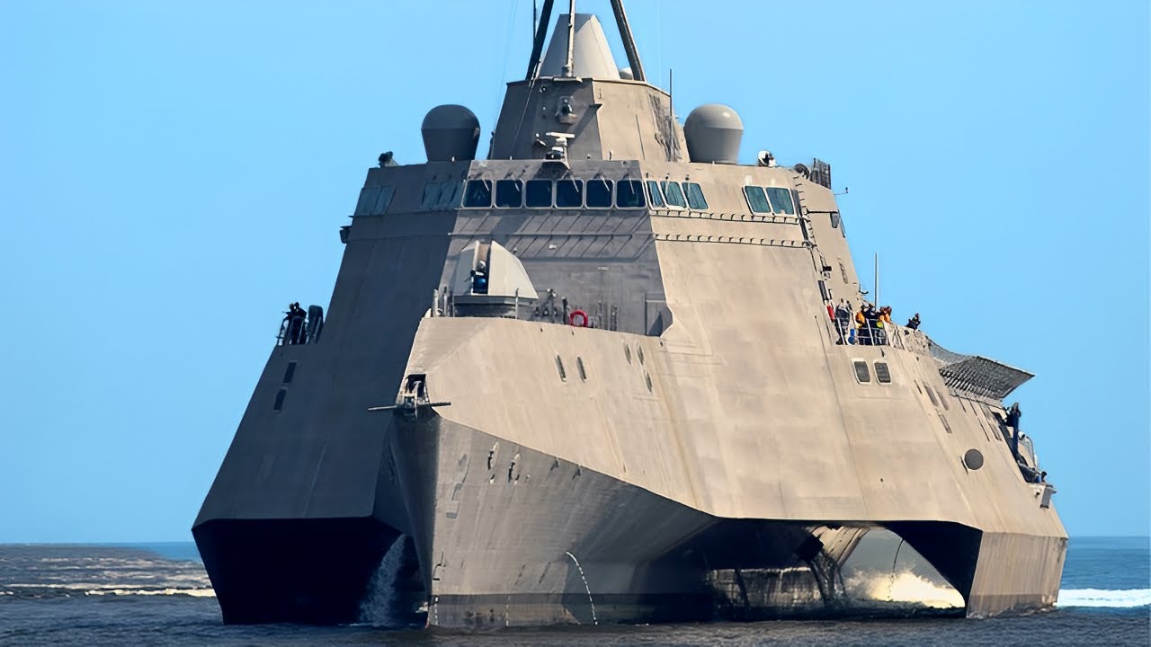 Com 127 metros, casco trimarã de alumínio e 81 km/h de velocidade, o USS Independence ainda desafia padrões da guerra naval com módulos intercambiáveis que o transformam em caçador de minas, navio de guerra antissubmarino ou plataforma de ataque de superfície sem precisar voltar ao estaleiro