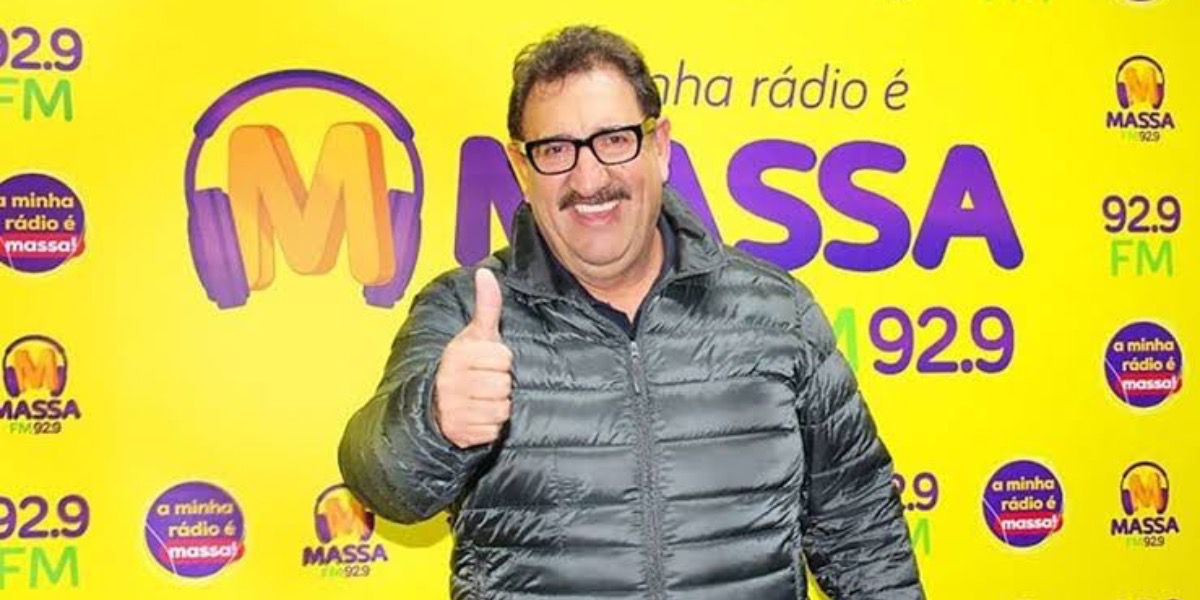 Aos 69 anos, Ratinho acumula patrimônio estimado perto de R$ 1 bilhão e controla grupo com rádios, afiliadas de TV e hotéis. (Imagem: Reprodução/Tv Pop)