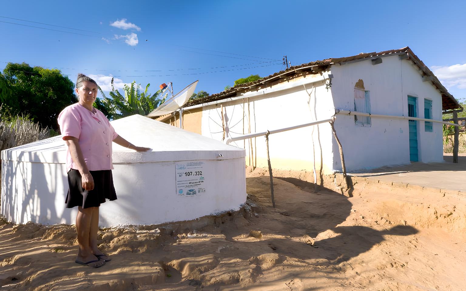Sem poço e sem depender de caminhão-pipa, agricultores do Semiárido enterraram cisternas e passaram a guardar até 16 mil litros de água da chuva, transformando estiagem em reserva estratégica para a produção