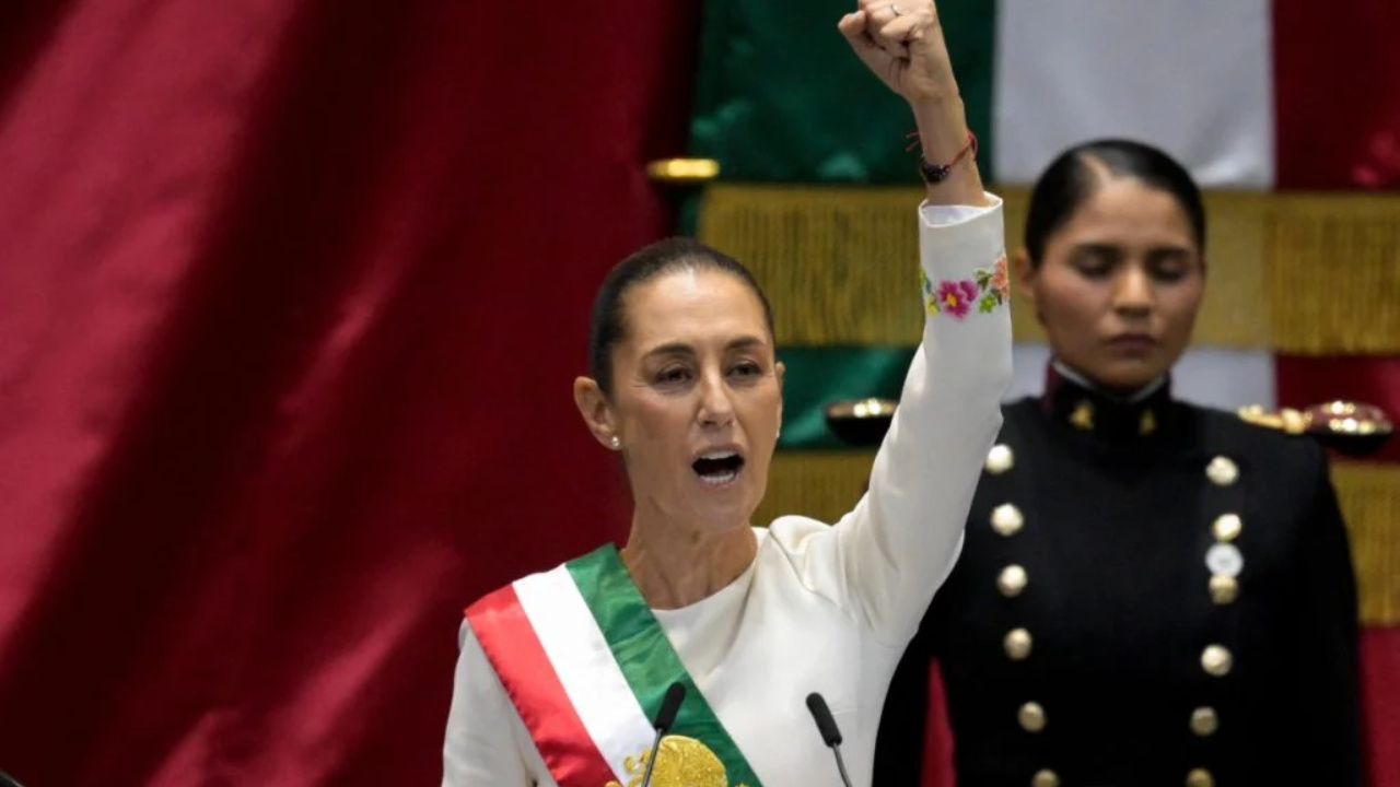 Claudia Sheinbaum reforça a ofensiva diplomática para retomar o envio de petróleo a Cuba e critica tarifas dos Estados Unidos que atingem países que abastecem a ilha.