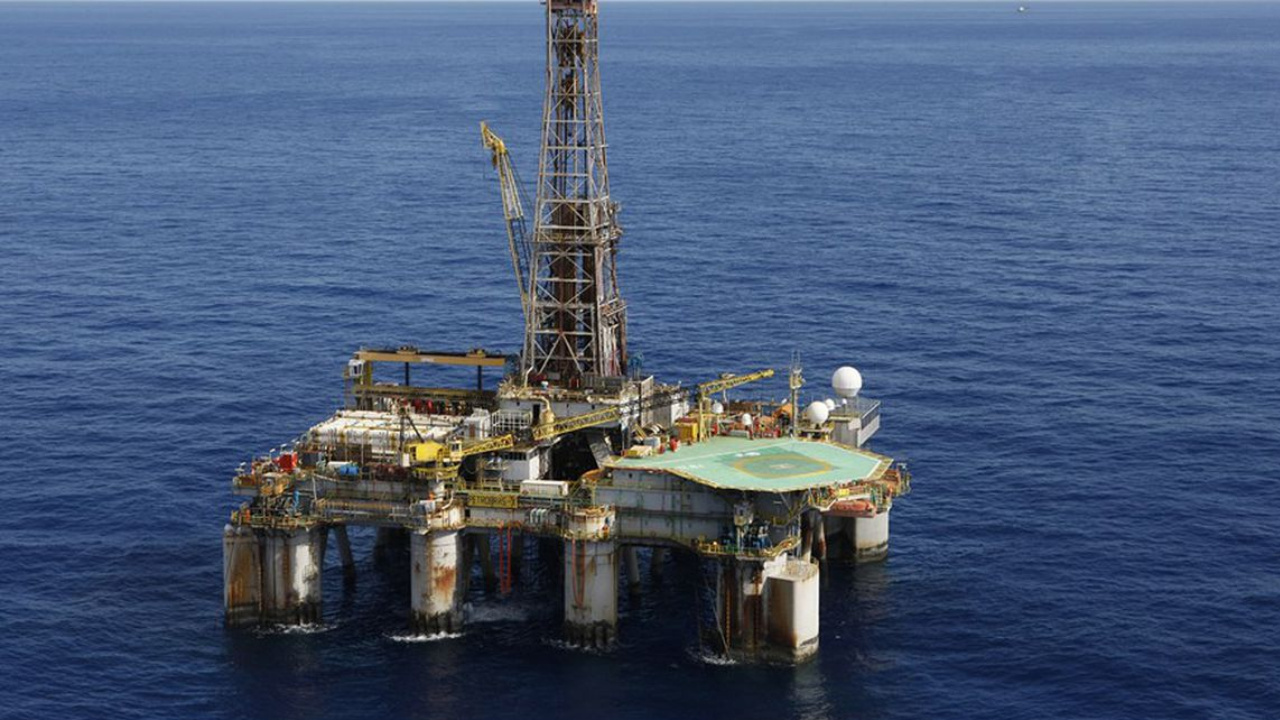 Um projeto de lei quer destinar 20% dos royalties do petróleo da foz do Amazonas ao SUS e à valorização da enfermagem, movimentando debates sobre saúde e exploração energética.