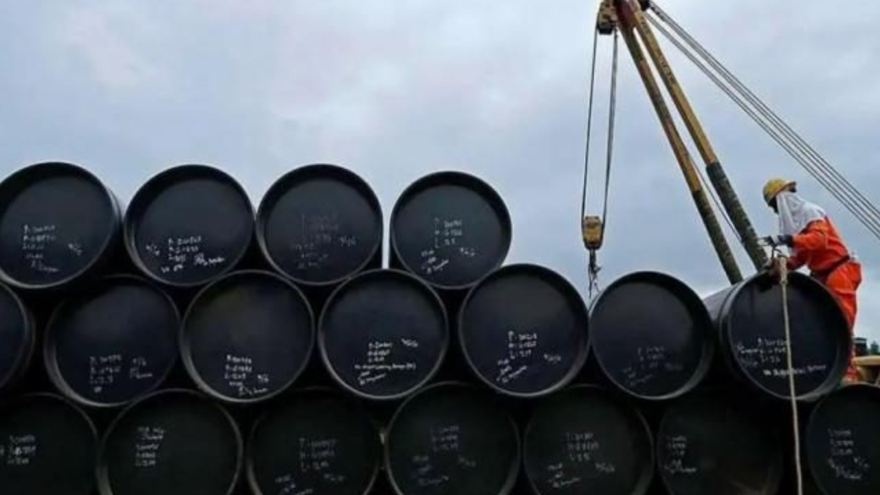 Produção de petróleo no Brasil cresce 13,2% em 2025 e atinge recorde histórico, mas país segue dependente da importação de derivados, segundo boletim do Ineep com base em dados da ANP.