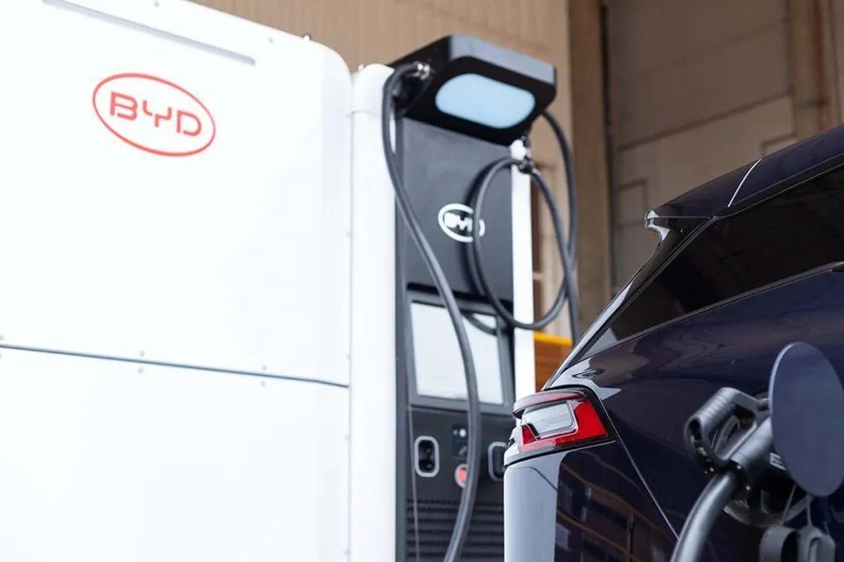 Rumores indicam que BYD está preparando super carregador de 1.500 kW que promete mais de 400 km de autonomia em apenas 5 minutos