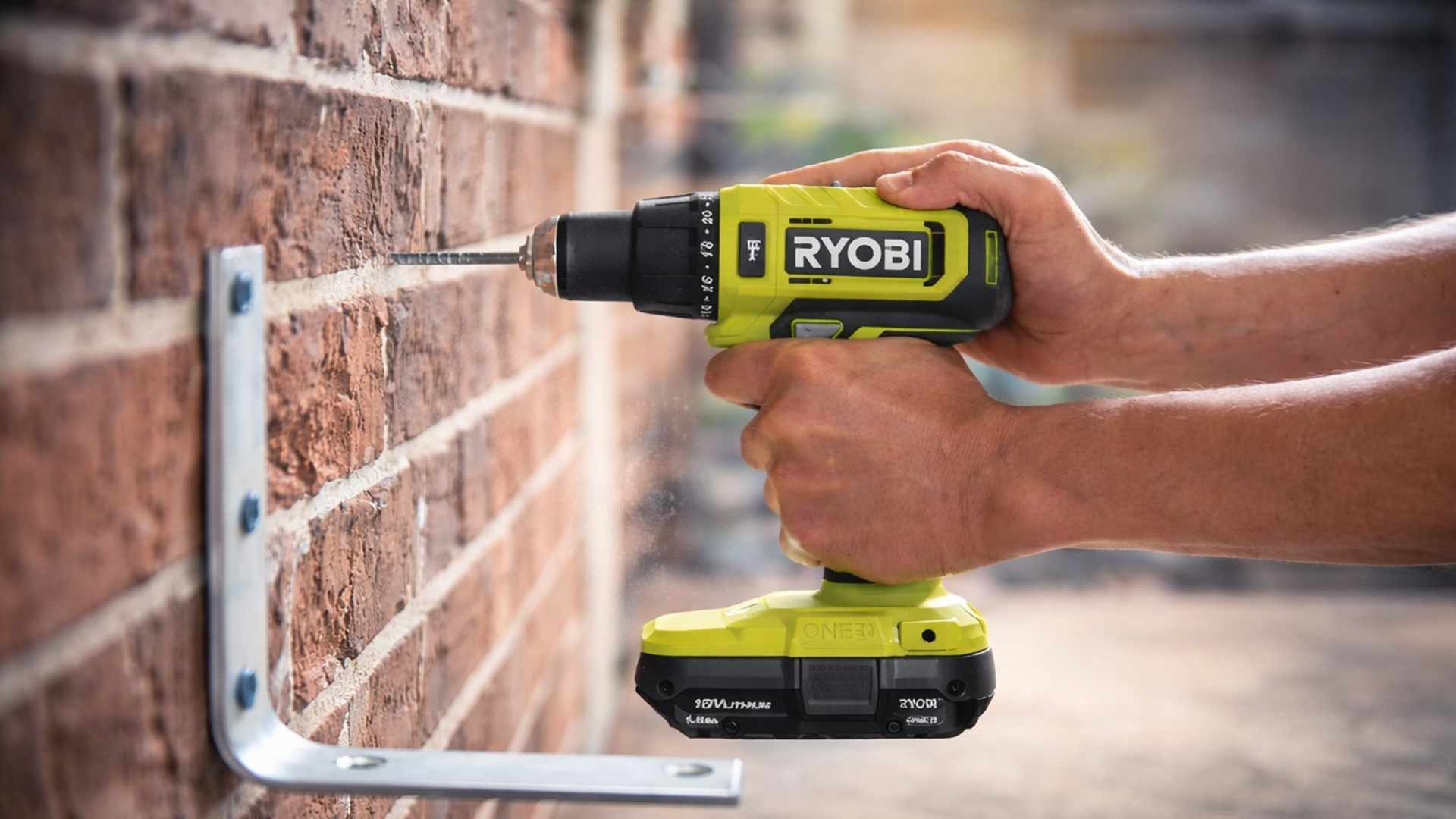 Kits de ferramentas essenciais custam entre R$ 46 e R$ 1.299,00 e incluem versões com até 239 peças no Brasil.