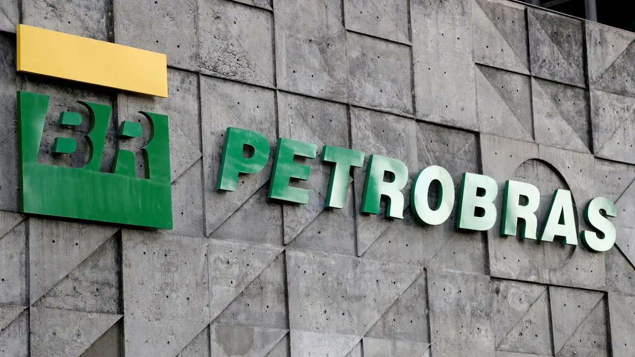 A Petrobras recebeu autorização da ANP para retomar a perfuração do poço Morpho na Foz do Amazonas, no Amapá. A decisão reacende a polêmica sobre riscos ambientais, bilhões em petróleo e o futuro energético do Brasil.