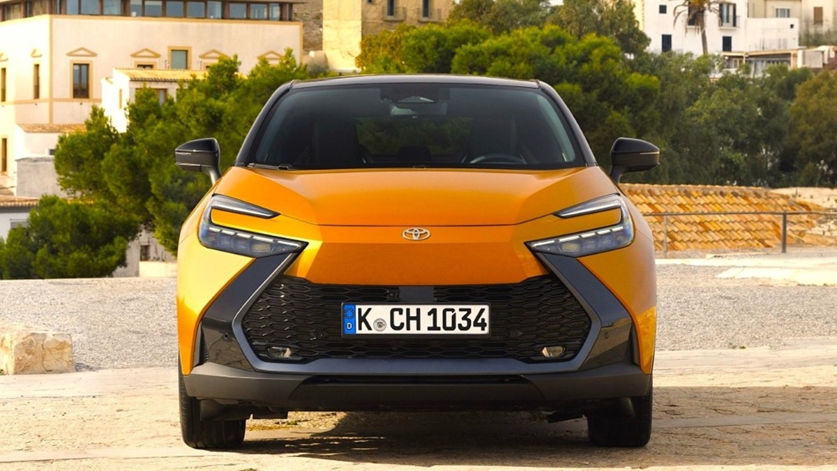 Toyota planeja produzir 6,7 milhões de carros híbridos por ano até 2028, elevando participação dessas tecnologias para cerca de 60% da produção global.