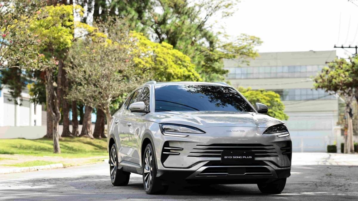 BYD Song Plus 2027 chega com motor turbo e autonomia elétrica de até 99 km. SUV híbrido mantém preço e marca também lança o novo Atto 8. (Imagem: Reprodução)
