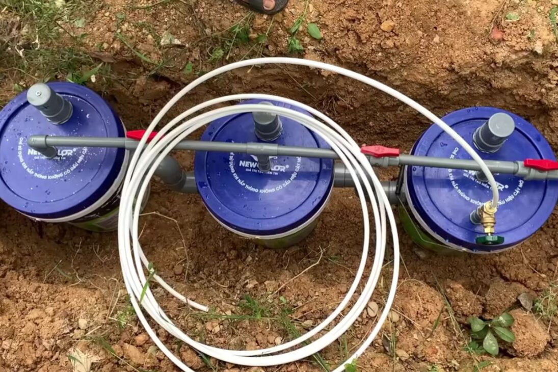 Biogas in a buried barrel with organic waste and fermentation goes viral as an alternative to gas canisters, but the promise of autonomy is limited by sealing, time, and real risks.