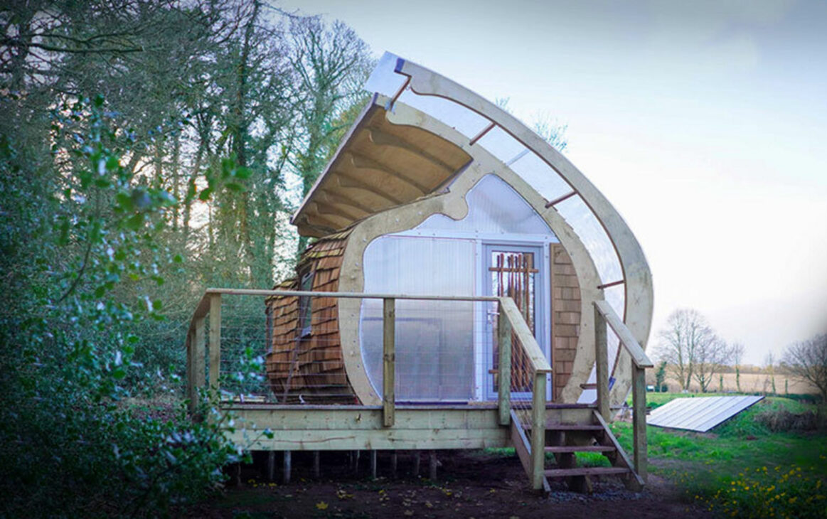 Tiny House, Airplane