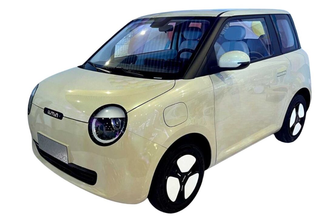 Changan Lumin Electric Car Focuses on Urban Use with Multimedia and Range for City Driving at a Low Price.