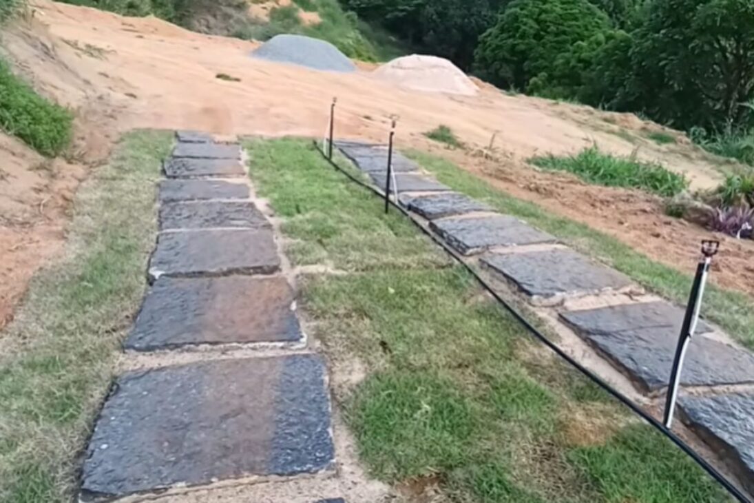 Couple Uses a Stone Path, Grass, and Irrigation Controlled by Smartphone to Renew the Entrance of the Property.