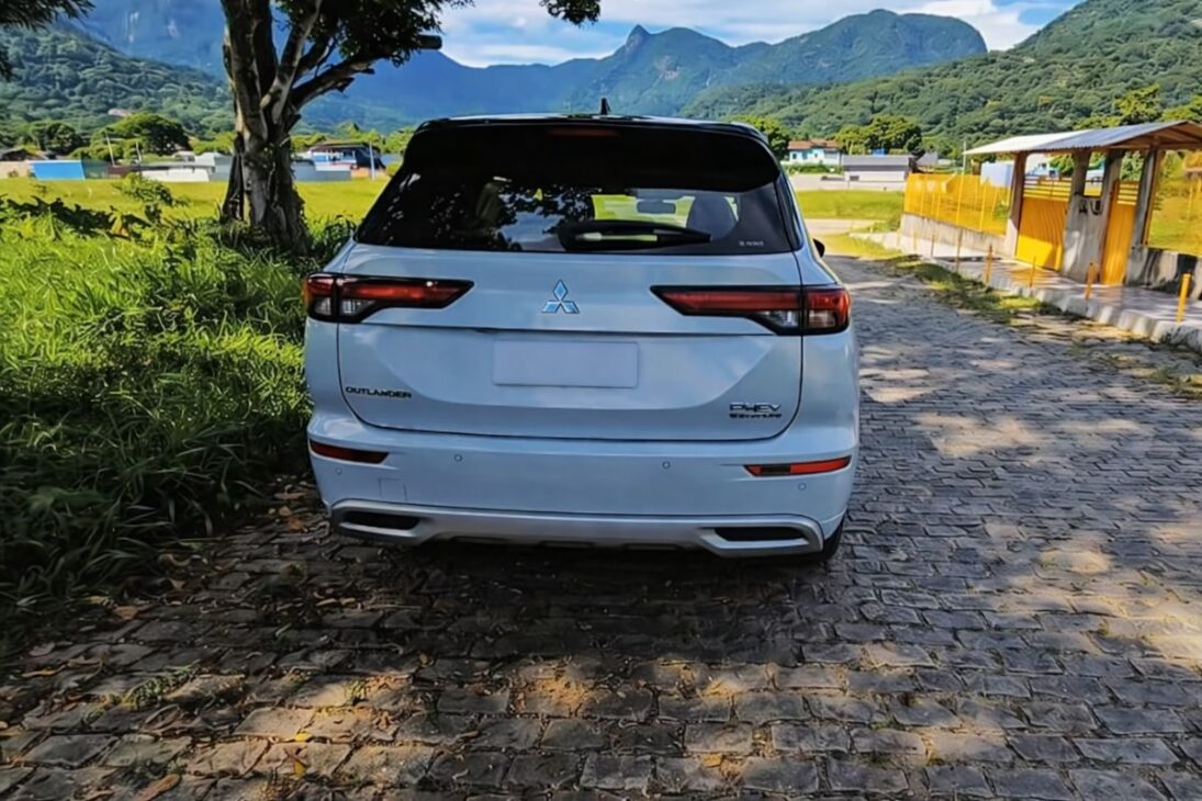 Mitsubishi Outlander combines technology, comfort, 4x4 traction, and seven seats in an electrified SUV with a premium proposal.